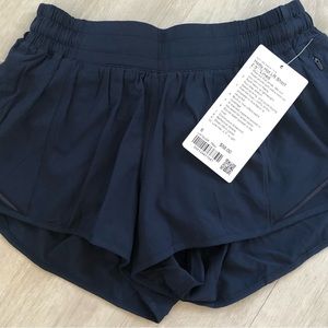 NWT Lululemon Hotty Hot LR Short 2.5 Sz 6